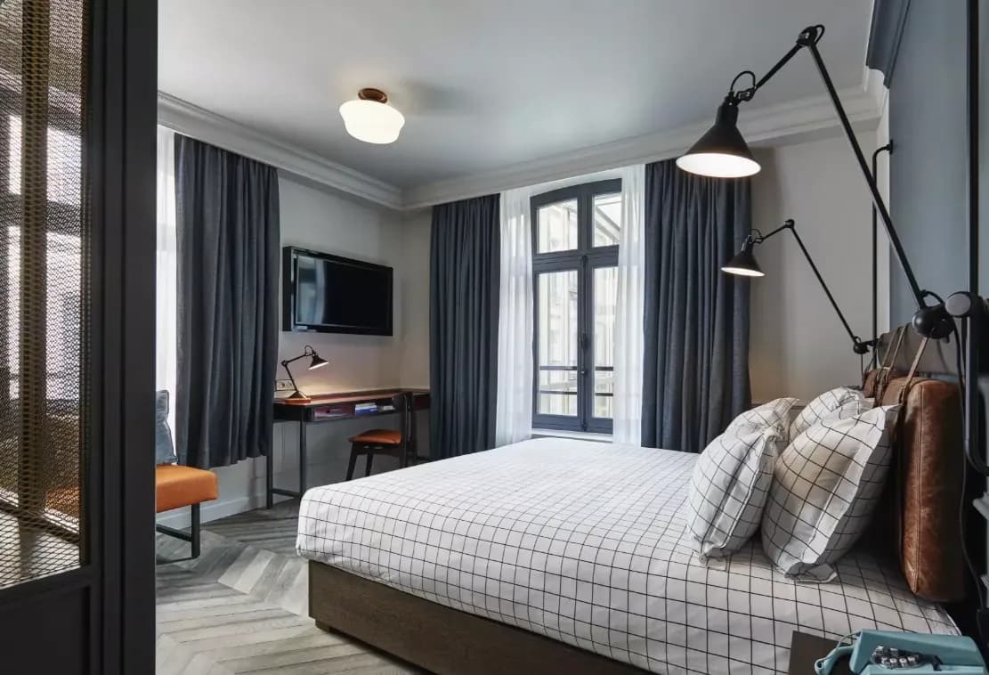 Weiße Stuckleisten aus robustem Material in Düsseldorf kaufen