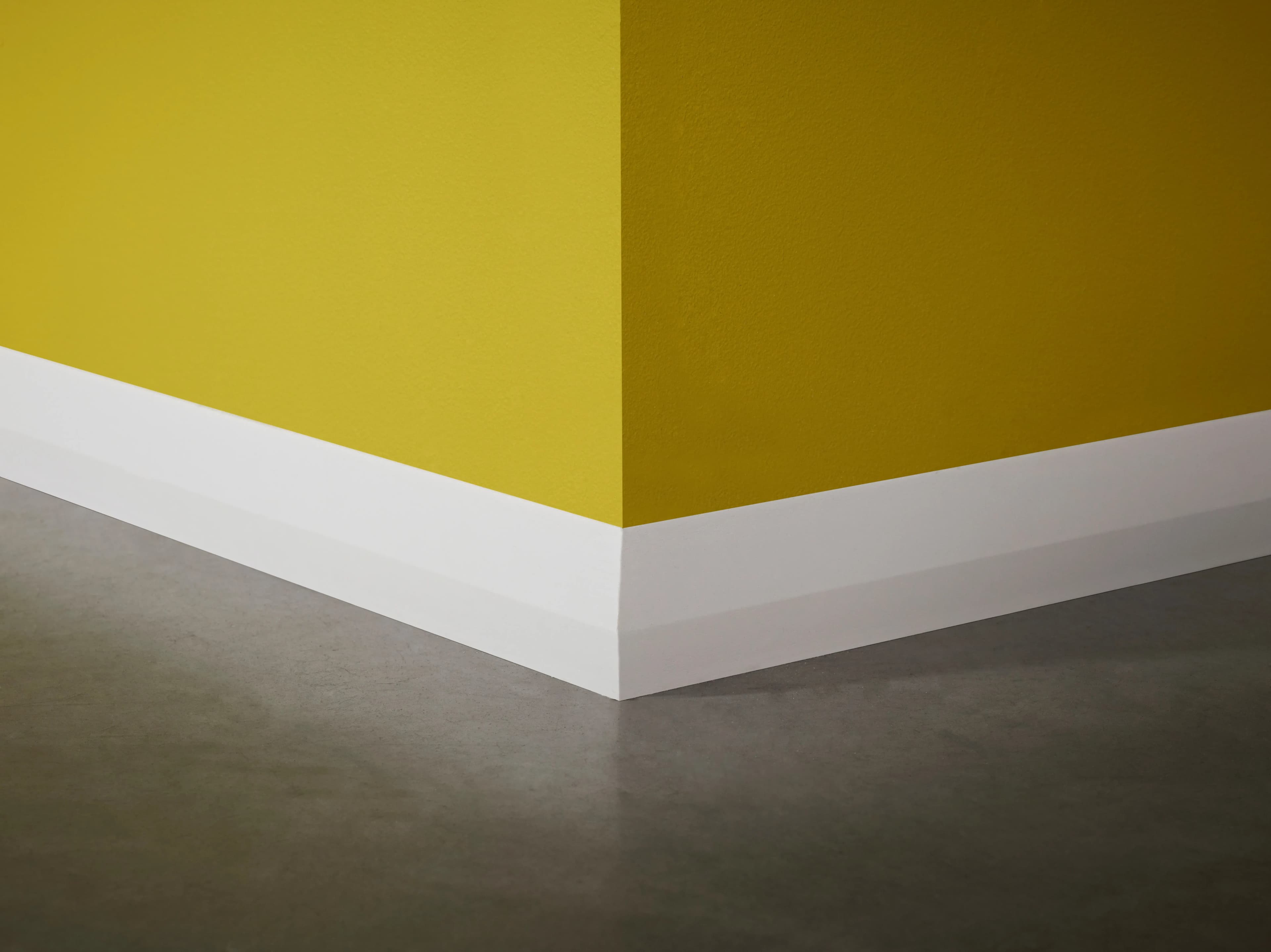 Erstklassige Sockelleisten in Dortmund kaufen – Modern, weiß und stoßfest